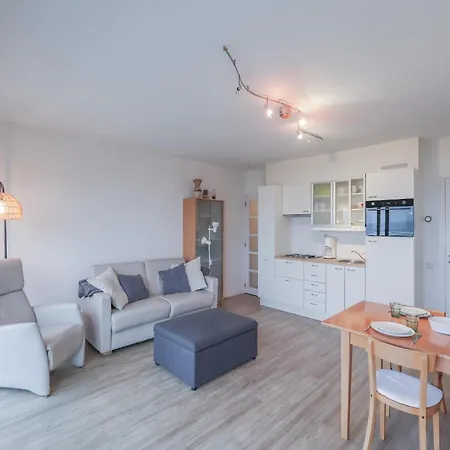Apartment Plaza 2011 With Beautiful Side Sea View Oostduinkerke